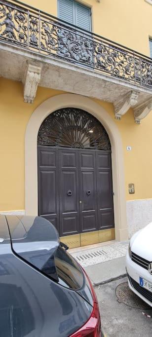 Queen Verona Luxury Apartment Екстер'єр фото