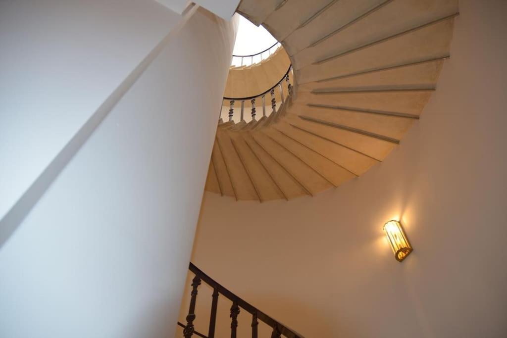 Queen Verona Luxury Apartment Екстер'єр фото