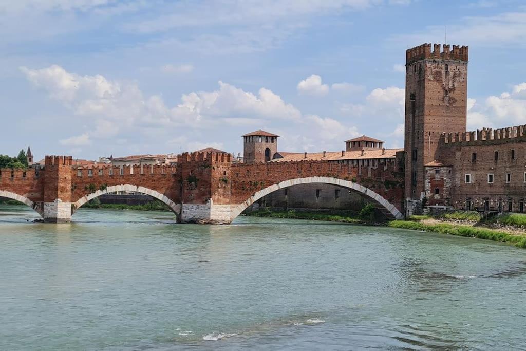 Queen Verona Luxury Apartment Екстер'єр фото