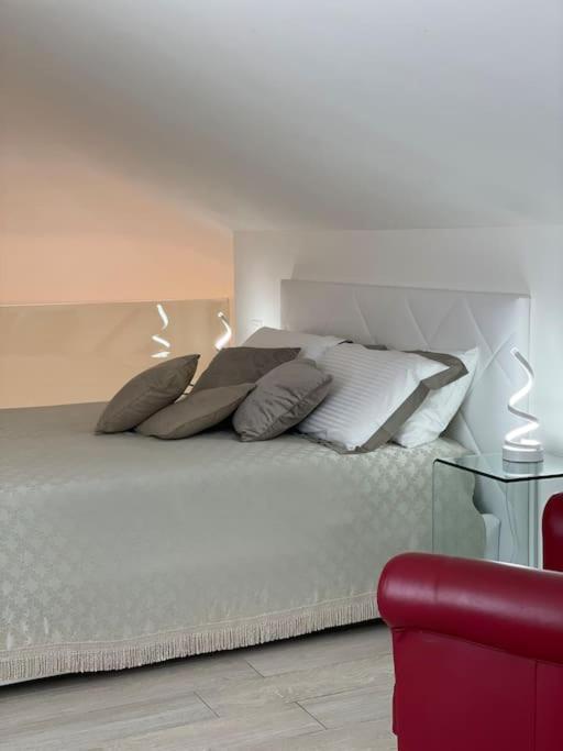 Queen Verona Luxury Apartment Екстер'єр фото